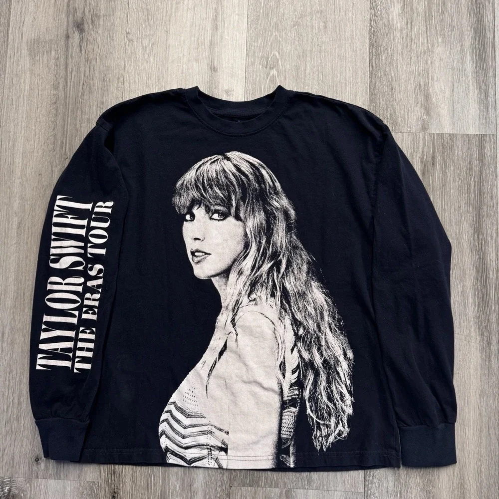 Taylor Swift The Eras Tour Long Sleeve Black Photo Tee Size Medium - Picture 1 of 8